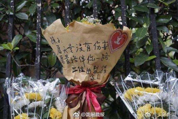 首次随队出征！巴萨晒拉什福德旅途照片，球员竖起大拇指